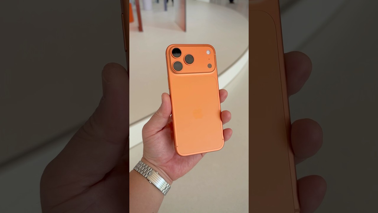 Apple iPhone 17 Pro Max in Cosmic Orange Hands On