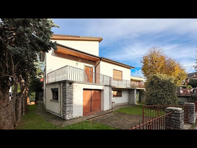 LA MAGNOLIA - Detached house in Barga, with garden - Casa singola in Barga, giardino e posto auto.