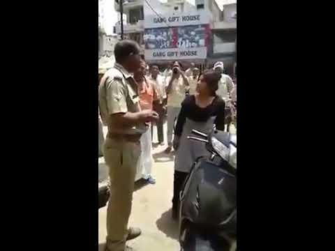 Police waalaon par aurataon ke Zulm (N24Inida)
