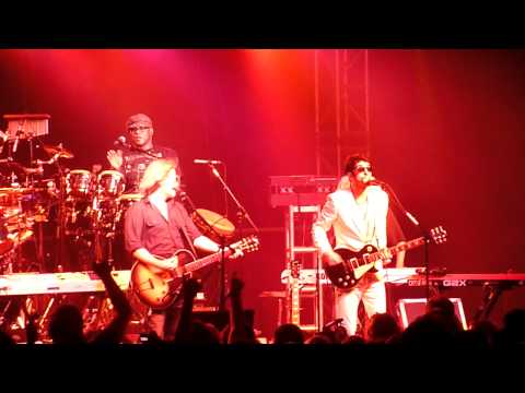 Chromeo & Daryl Hall Bonnaroo 2010 Out of Touch