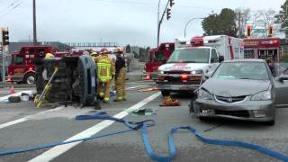preview picture of video 'BURNABY CAR CRASH ROLL OVER RESCUE LOUGHEED HWY & GILMORE AVE MAY 21 2011.mov'