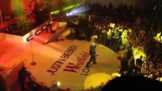 Justin Bieber performs at Westfield - Under the Mistletoe + turns on christmas lights