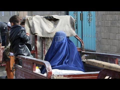 Eltern bieten ihre Tochter Hajira (5) Männern zum Kauf an