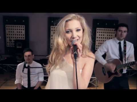 download lagu mp3 mp4 Livin La Vida Loca Girl, download lagu Livin La Vida Loca Girl gratis, unduh video klip Livin La Vida Loca Girl