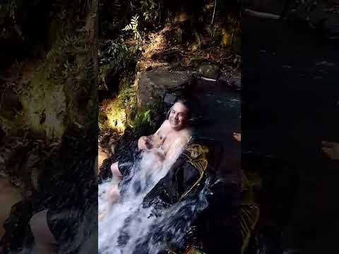 Banho de Cachoeira - propriedade  Antenor Soares, Clevelândia - PR.