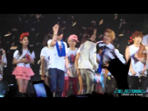 130202 UCC in Seoul - Fly So High ending (Yoseop shake hand with a fan)