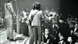 The Beatles - Twist And Shout [HD] Live Washington 1964 (Complete)
