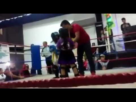 En kik bocina a los 4 años una guerrera mi LUNA💪🥊🥊