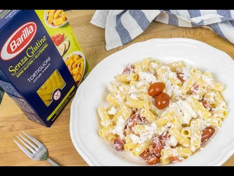 Pasta estiva senza glutine con pancetta, ricotta e pomodorini.