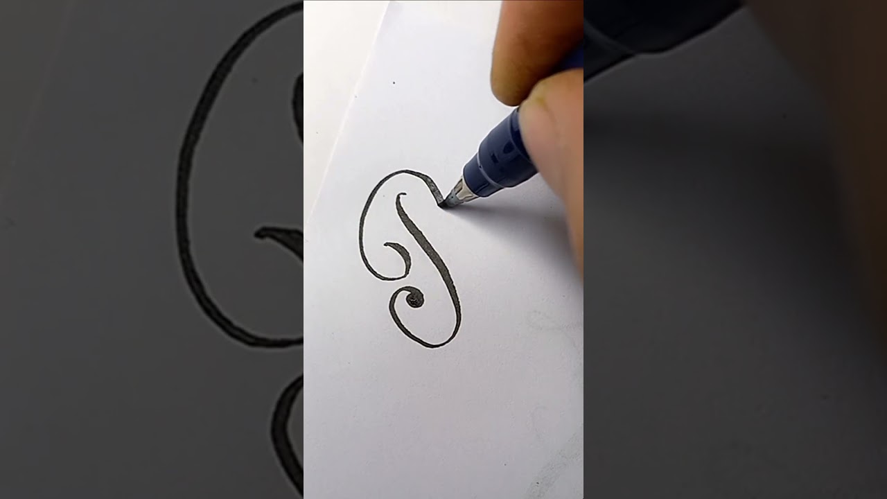 'R' writing style.