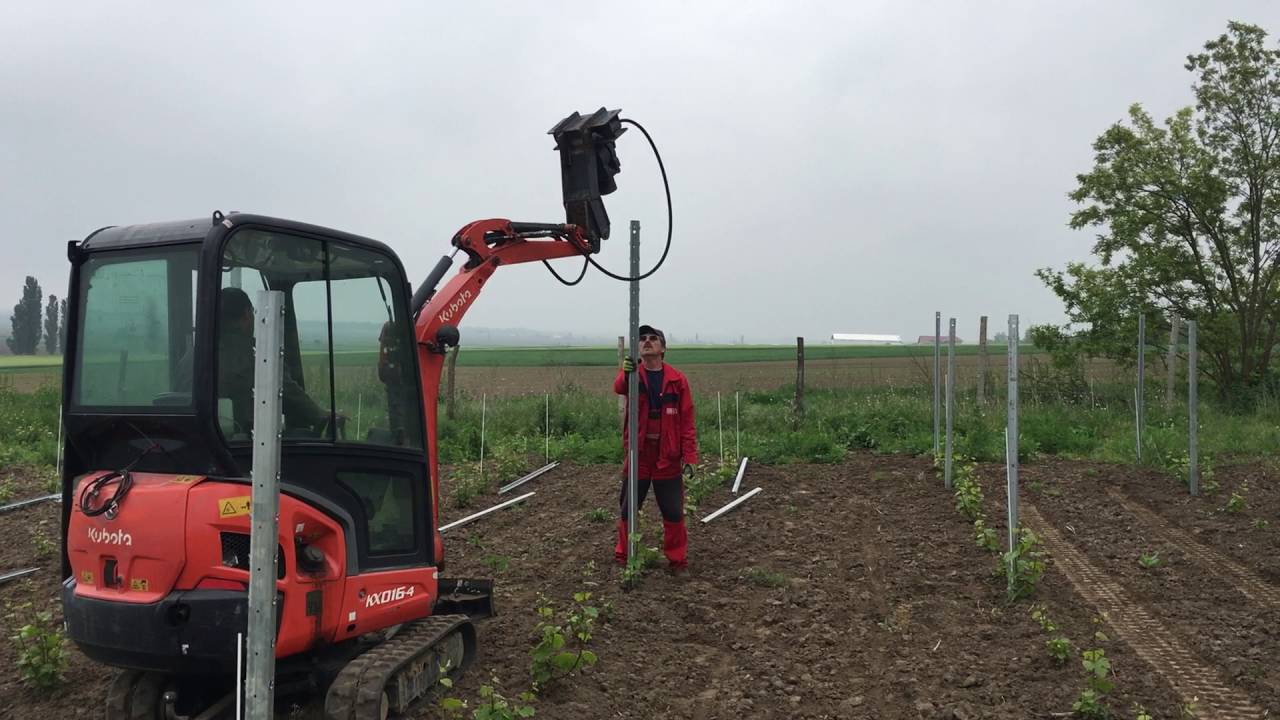ÚJ!!! Szőlőfémoszlopok lenyomása hidraulikus vibrálással