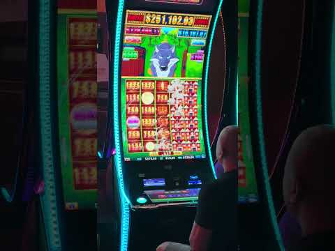 FULL SCREEN MANSIONS Huff N’ Even More Puff SLOT MACHINE