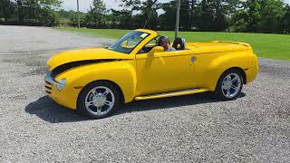 2005 Chevrolet SSR Walk Around, Top Operation, and Drive Away