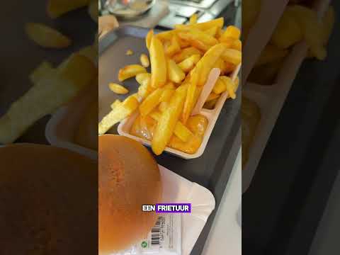 Frikandel uit ‘n 70 jaar oude frietkeet?🧐#schaftzonderspijt #vettenekvrijdag #desaksarnhem #snacks