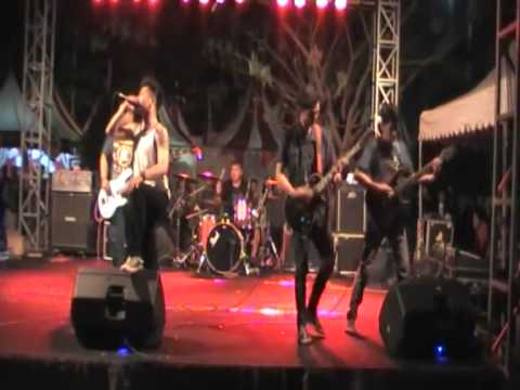 Abatoar - Shattering The Skies Above (Trivium Cover) Live at KICKFEST 2014