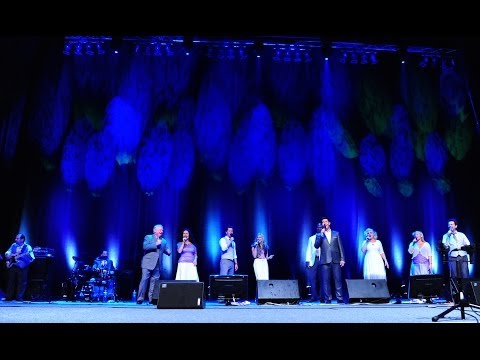 Heritage Singers / "Total Praise" (Live from Prague)