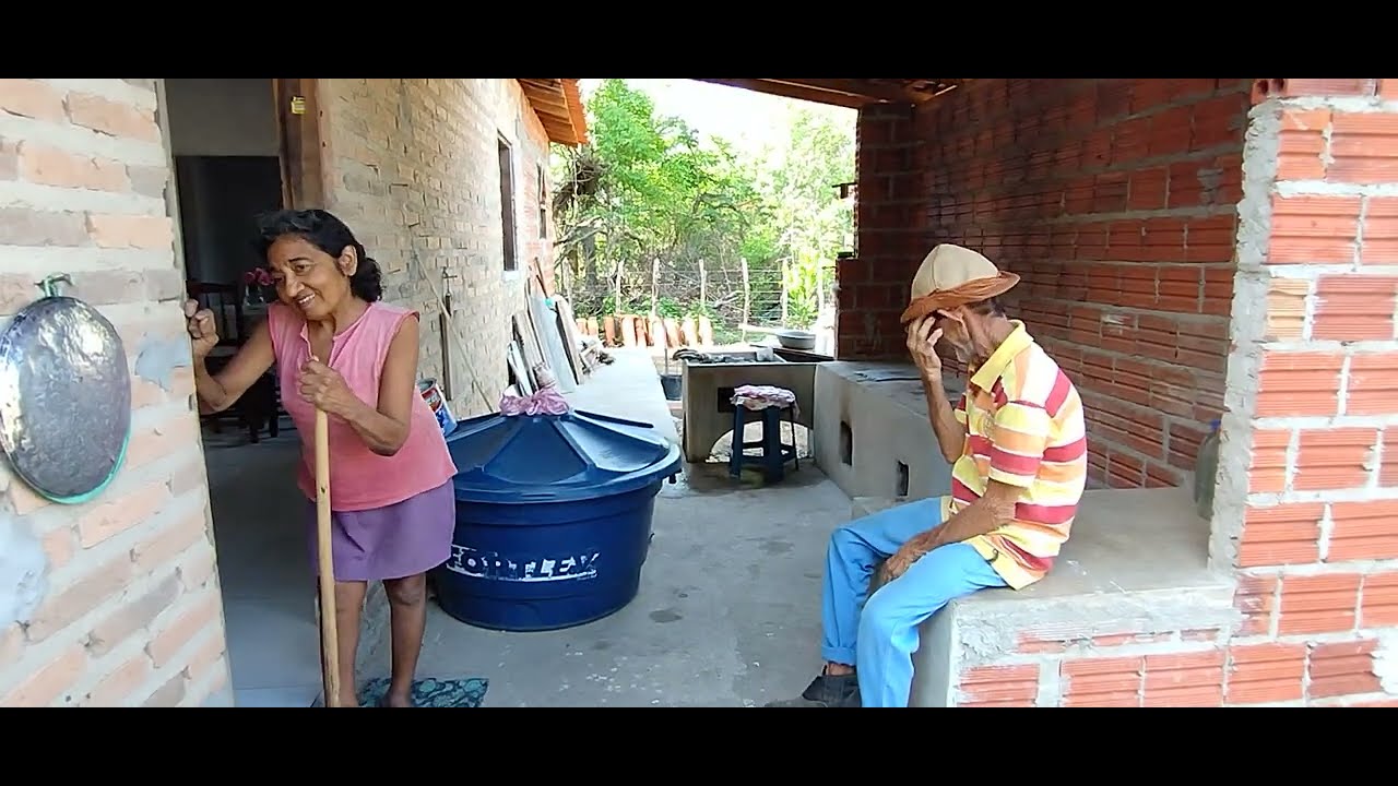 FRANCISCA MOREIRA  RECEBENDO UM AMIGO E RESENHAS KKKK