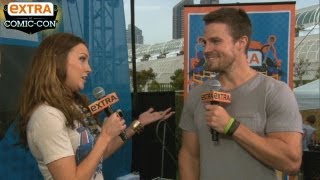 Stephen Amell & Katie Cassidy - Extra Comic-Con 2012