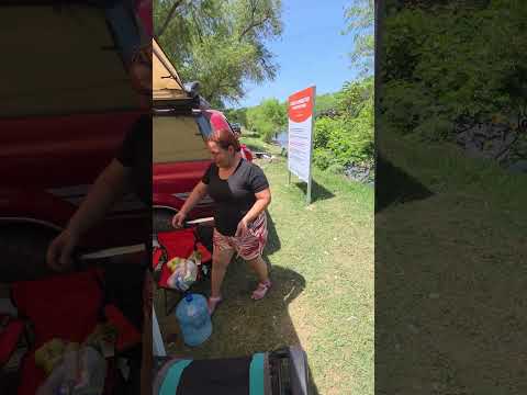 Domingo en El Barcaje en San Isidro Lempa en San Pablo Tacachico, La Libertad.