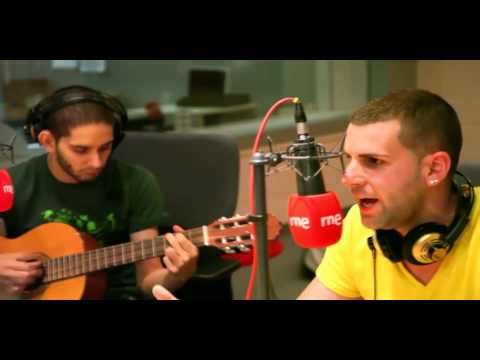 Dakaneh "Fly away" (acústico) (Radio Alma de león)