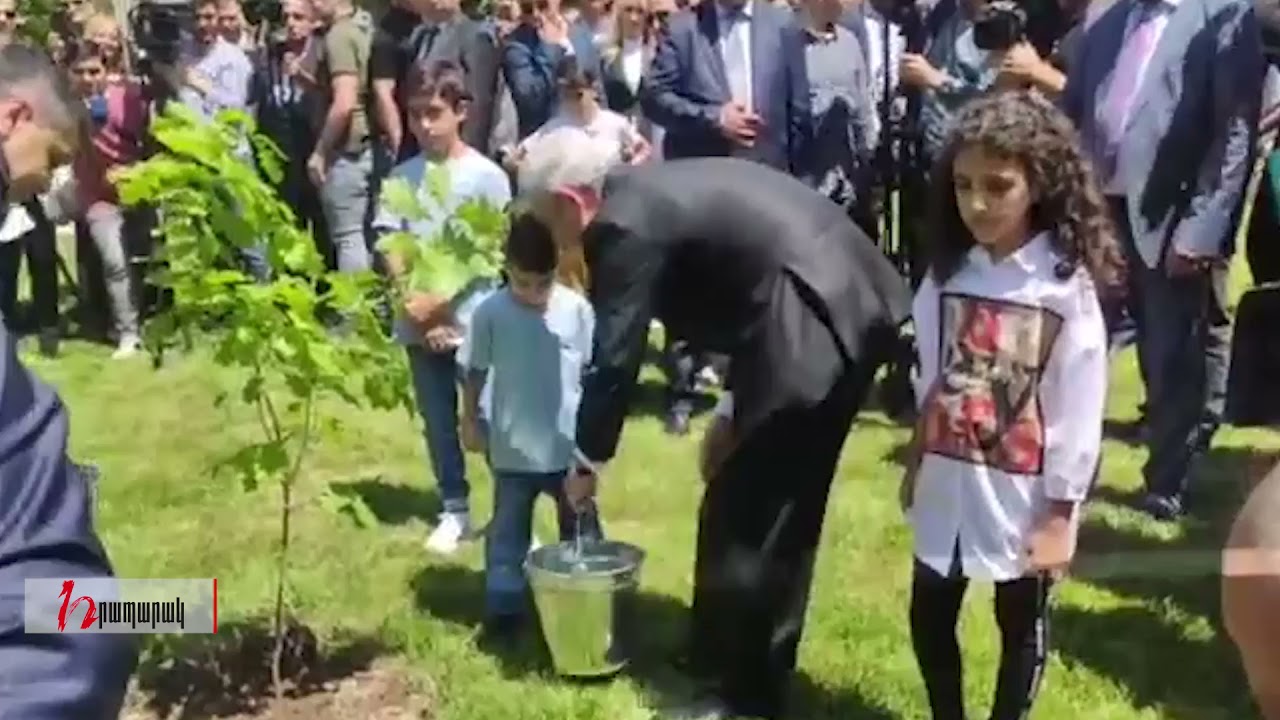 Սերժ Սարգսյանն ու Արթուր Վանեցյանը ծառ տնկեցին «Ծիրանիում»