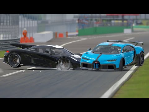 Bugatti Chiron Pur Sport vs Koenigsegg Jesko Absolut at Monza
