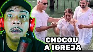 NEM A IGREJA ACREDITARIA NESSE PASTOR BATIZANDO