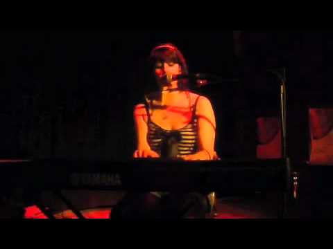 Catherine Vidal - Does He Love You (Rilo Kiley Cover)