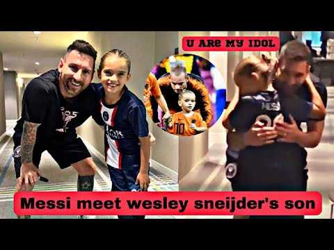 Priceless reaction when Messi meets Wesley Sniejder's Son