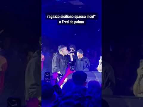Ragazzo umilia Fred de Palma in freestyle