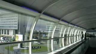 preview picture of video 'Manchester airport walkway from T1 to T2'