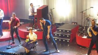 The Baseballs - Bitch (girl on stage) 6-10-2016 TivoliVredenburg Utrecht