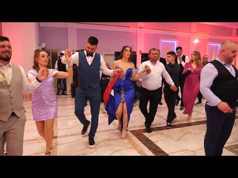 Familja ne Valle.Me atmosfer nga kengetart Ergys Hyka,Luziana Tahiri,MARJOL RRAPAJ,Kleandro Harrunaj