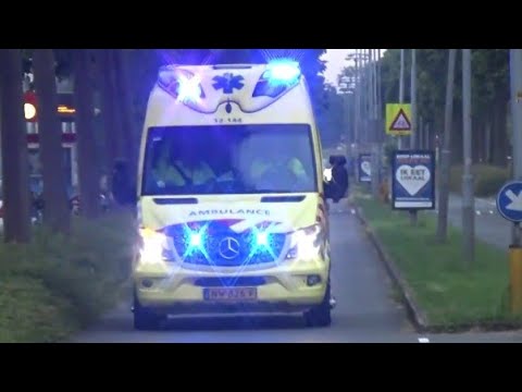 (Piepende banden) ambulance 12144 met spoed naar en Melding in Velserbroek