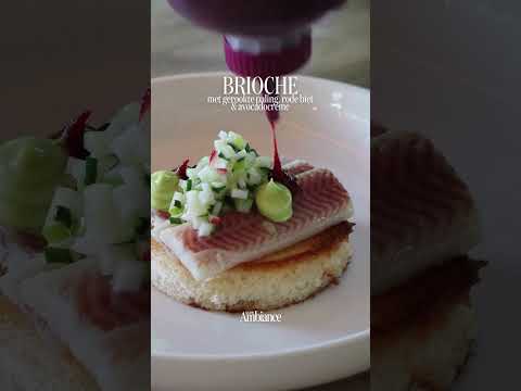Brioche met gerookte paling, rode biet & avocadocrème