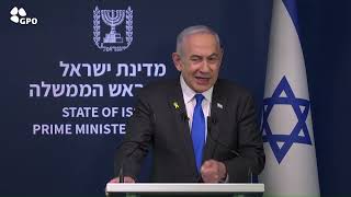 PM Netanyahu's Remarks at Press Conference for Foreign Media (עדכוני משרד ראש הממשלה) - התמונה מוצגת ישירות מתוך אתר האינטרנט יוטיוב. זכויות היוצרים בתמונה שייכות ליוצרה. קישור קרדיט למקור התוכן נמצא בתוך דף הסרטון