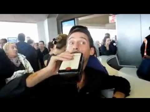 Apéro salle d'embarquement Malaysia Airlines