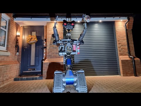 Johnny 5 Replica Takes Halloween to the Next Level on the BBC!