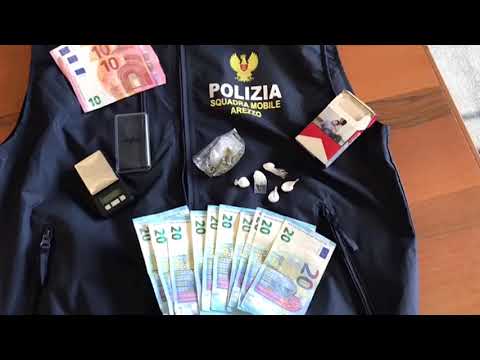 Arezzo. Spaccio "al volo" salendo nelle auto dei clienti: scoperto e arrestato