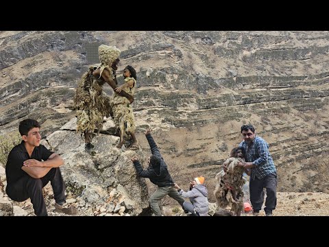 A wild cave dweller's sudden attack on Hussein's father in the heart of the mountains!