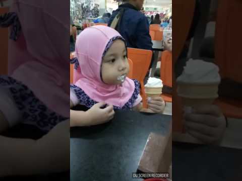 Tutorial makan ice cream ala Zamira