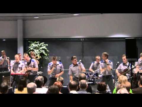 Puolustusvoimien varusmiessoittokunnan Show Band vm. 2011 - Little Less Conversation