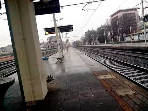 Annunci alla stazione di Sesto San Giovanni parte 1