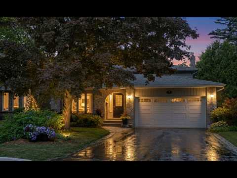 7 Banbury Court, Aurora  Highlands-Renovated Home Backing Onto Greenspace