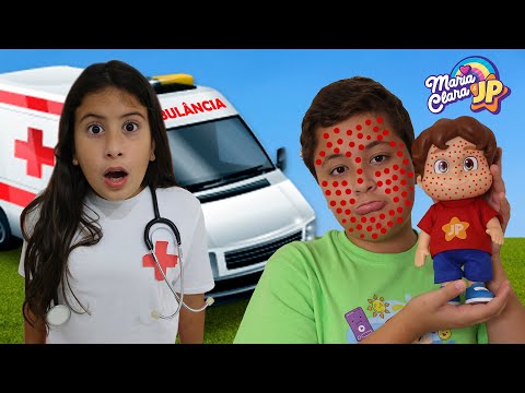 Maria Clara pretends to be a doctor and saves the doll JP ♥ Pretend Play With Doctor