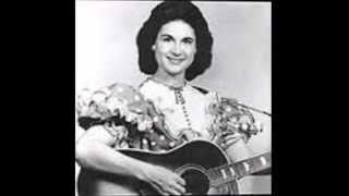 Kitty Wells - **TRIBUTE** - Dust On The Bible (1955).