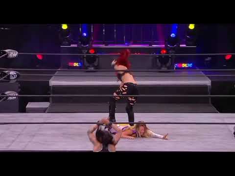 Ivelisse "La Sicaria" applies the Alacran Submission Hold - AEW