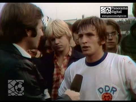 Martin Hoffmann und Dixie Dörner nach 5:2 in EM-Qualifikation gegen Schweiz in Berlin, 13.10.1979