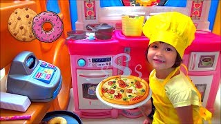 Pretend Play Pizza Delivery Restaurant and Cooking Food in Toy Kitchen Playhouse