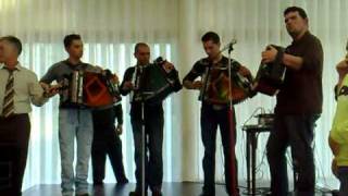 preview picture of video 'Grupo de Concertinas Os Vitorianos Ceia de Natal 6.mpg'